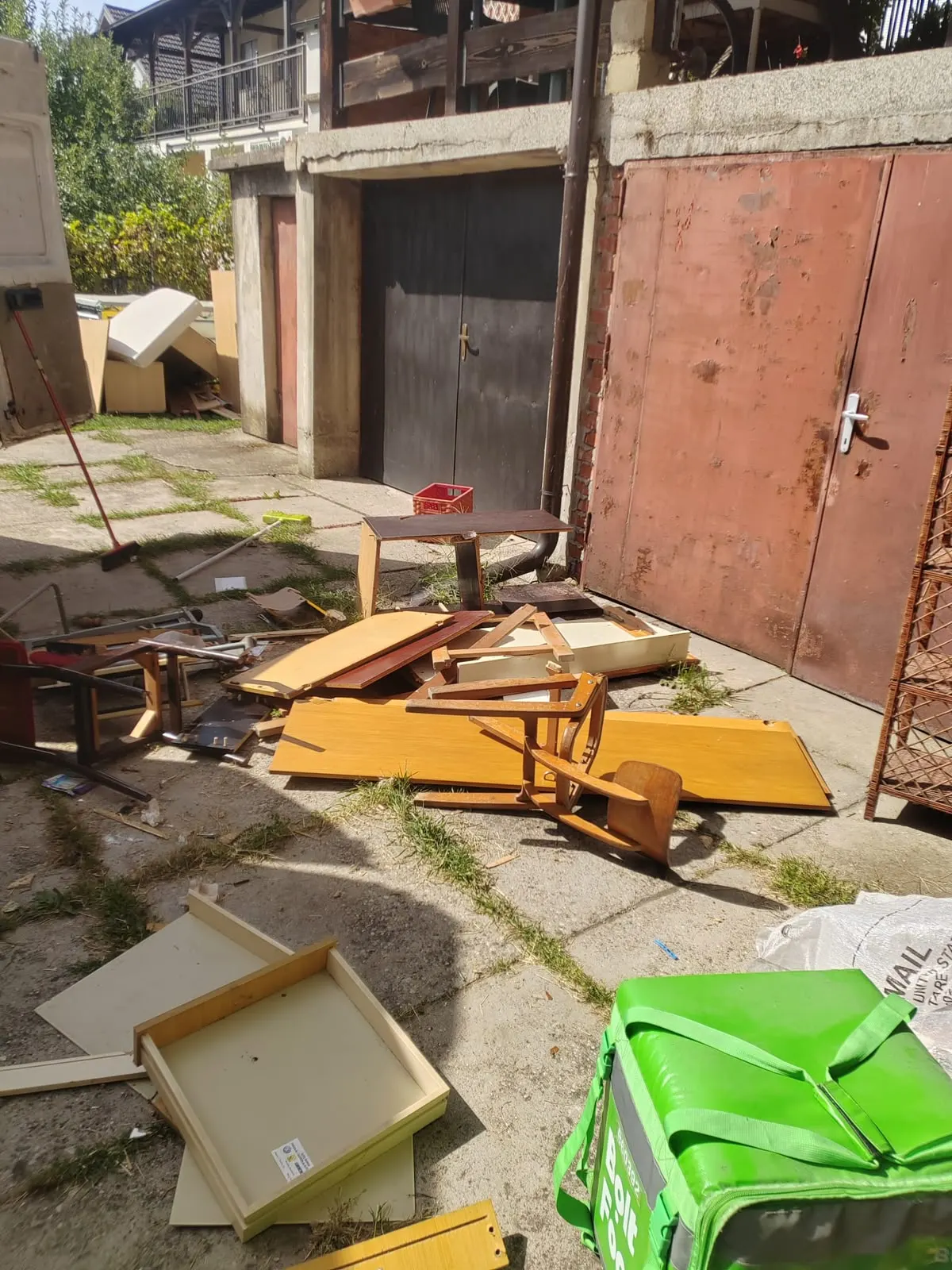 Odvoz bijele tehnike, željeza i starog drva iz garaže u Zagrebu