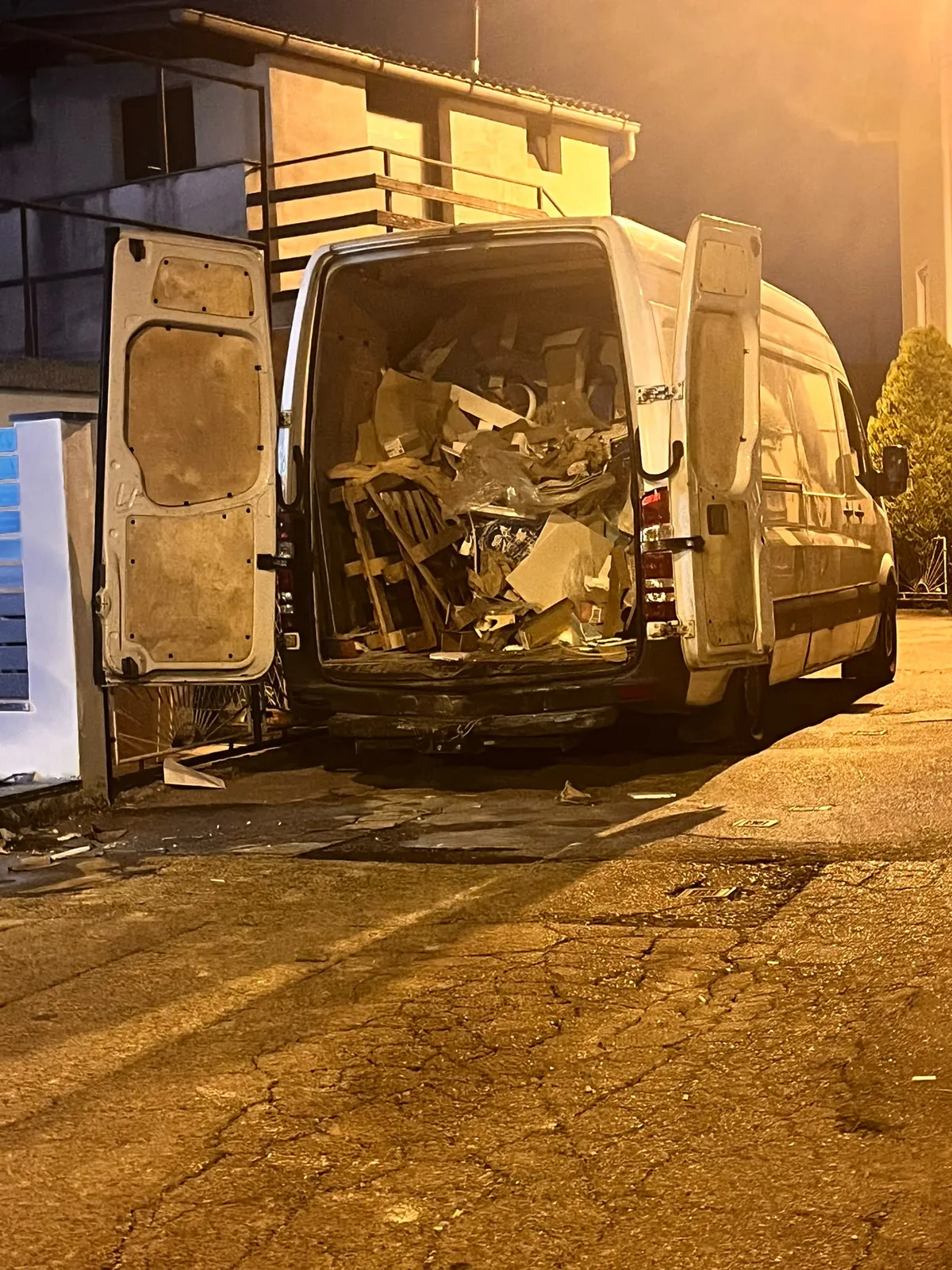Kombi pun otpada nakon večernjeg odvoza — radimo 0-24